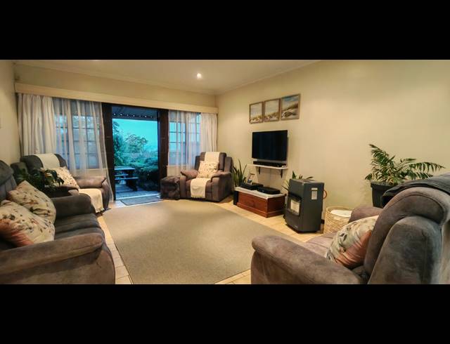 3 BEDROOM SIMPLEX FOR SALE IN CHASE VALLEY
